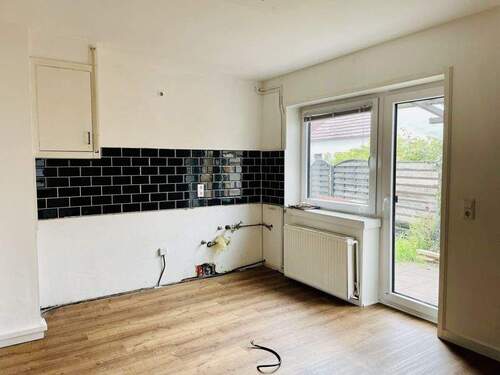 Küche - 8 Zimmer Mehrfamilienhaus, Wohnhaus in Schwanewede