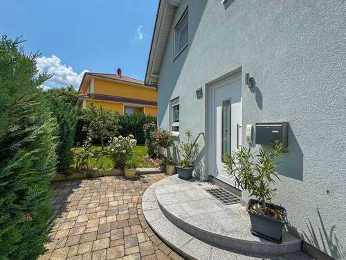 Eingangsbereich - 6 Zimmer Einfamilienhaus in Pforzheim