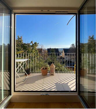 Balkon und Ausblick vorn - 8 Zimmer Einfamilienhaus zum Kaufen in Stuttgart