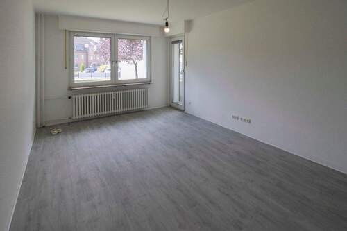 Wohnzimmer - Bezugsfreie 2-Zimmer Wohnung in begehrter Lage von Duisburg - Provisionsfrei!