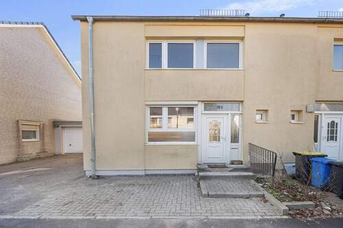 Frontansicht - Familienfreundliches Haus mit Vollkeller und Garage in der Böcklersiedlung in Neumünster
