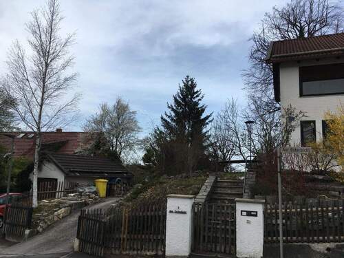 Garage, Auffahr, Eingang - Mehrfamilienhaus, Wohnhaus mit 150,00 m&sup2; in Murnau am Staffelsee zum Kaufen