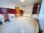 Badezimmer im EG mit Waschmaschinenanschluss - 