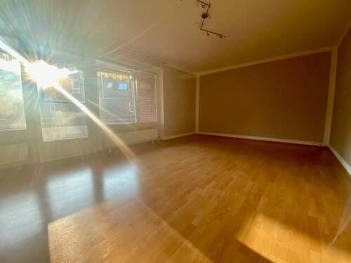 Wohnzimmer (Ansicht 1) - Ab dem 01.06. : Gepflegte 2-Zimmer-Wohnung mit Loggia, Einbauküche und Außenstellplatz in Elmshorn
