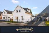 Hausansicht - Modernisiertes Einfamilienhaus mit großem Garten