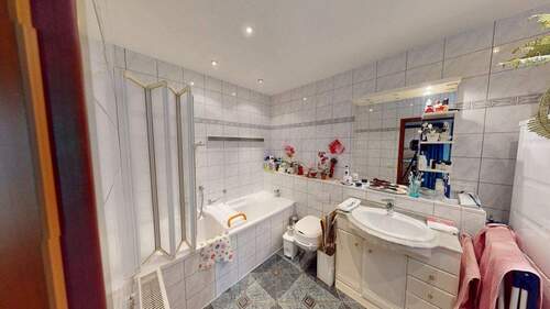 Badezimmer - Etagenwohnung mit 74,00 m² in Biedenkopf zum Kaufen