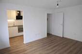 Bild 1 - Helle 2-Zimmer-Wohnung mit großem Balkon, Küche, Privatparkplatz