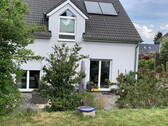 Rückansicht/Garten - Familienfreundliches Einfamilienhaus