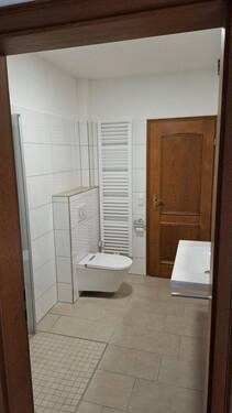 Dusche/ WC mit Bidet im EG - 