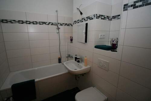 innenliegendes Bad - 3 Zimmer Etagenwohnung zur Miete in Merseburg
