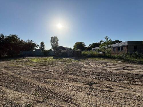 Diagonalsansicht - Baugrundstück in Bernau-Schmetzdorf über 570m². baufertig mit Zaun