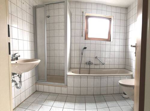 Bad Beispiel-Whg.jpg - Etagenwohnung mit 77,30 m² in Freital zum Kaufen