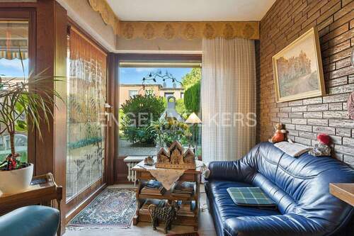 Wohnzimmer mit Blick in den Garten - 