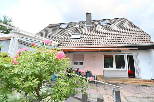 Titel - Zweifamilienhaus mit Garten, Wintergarten & viel Ausbaupotenzial!