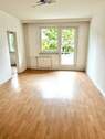 Wohnzimmer - 3 Zimmer Etagenwohnung zur Miete in Schwerin