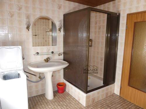 Bad WC im OG mit Dusche und Ba - 