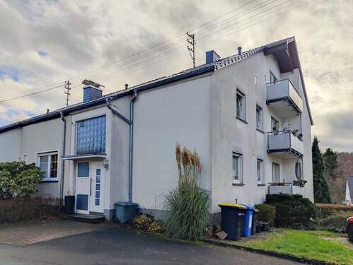 Hausansicht - Mehrfamilienhaus, Wohnhaus zum Kaufen in Altenkirchen