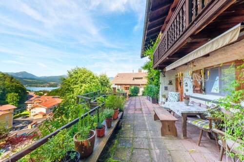 Terrasse mit Blick auf den See - 
