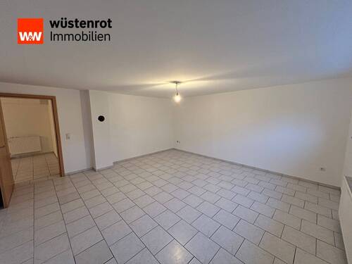 Wohnzimmer - Blick 2 - 4 Zimmer Etagenwohnung zur Miete in Gundelsheim