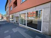 Außenansicht - Repräsentative Praxis- & Gewerbefläche mit großer Schaufensterfront in Aachen-Eilendorf