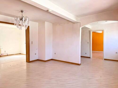 Freie Wohnung 1. OG - 