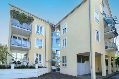 Außen - Gepflegte 2-Zimmer-Wohnung mit Terrasse, Gartenanteil und TG-Stellplatz in Kornwestheim