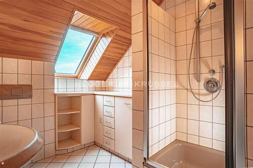 Tageslichtbad mit Dusche - 