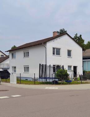 1b - Vielseitiges, modernisiertes Zweifamilienhaus mit großem Potenzial in zentraler Lage
