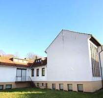 Wohnhaus mit Kirchengebäude und herrlichem Grundstück, Stellplätze, zur gewerblichen oder privaten Nutzung, Meißner-Abterode