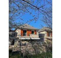 ***SPRINGTIME...die Natur erwacht...EINFAMILIENHAUS...idyllisch am Bächlein.....STADTNAH modern...*** - Fürth Burgfarrnbach