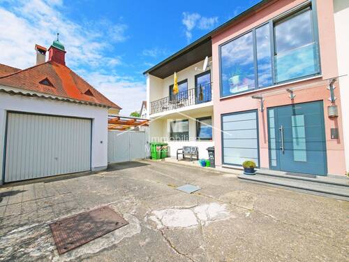 Hauszugang und Garage - 