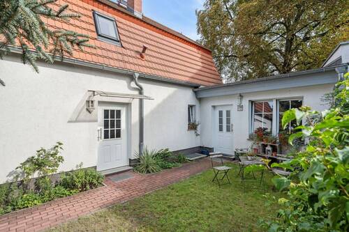 Zugang Haus und Einliegerwohnung - Saniertes Wohnglück mit Einliegerwohnung: 124?m² + 60?m² vermietetes Extra in Köpenick!