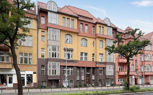 Straßenansicht - 5 Zimmer Etagenwohnung zum Kaufen in Berlin