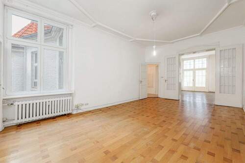 Berliner Zimmer mit Deckenstuck - 