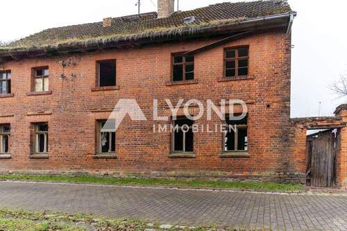 Gebäude auf dem Grundstück - 