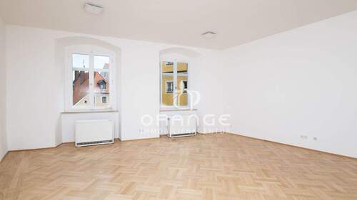 Zimmer 5 - Mehrfamilienhaus, Wohnhaus mit 248,60 m&sup2; in Regensburg zur Miete