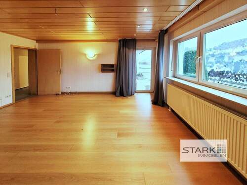 Wohnzimmer mit Terrassenzugang.jpg - 3 Zimmer Etagenwohnung zur Miete in Großrinderfeld
