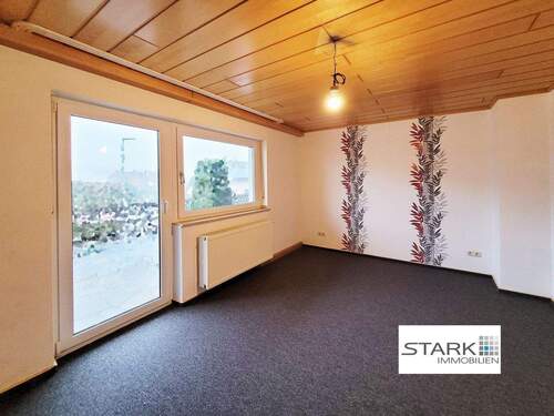 Schlafzimmer leer mit Terrassenzugang.jpg - 