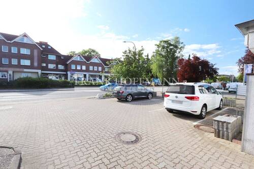 V10912 Parkplatz vorne - 