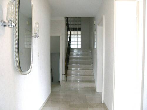 Treppenhaus-Altbau - 9 Zimmer Bauernhaus, Landhaus in Gerzen