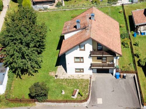 Ansicht Süden - Gepflegtes Einfamilienhaus mit Garage und Garten in ruhiger Lage der Gemeinde Spiegelau, Bay. Wald