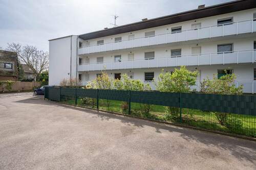 rückwertige Gebäudeansicht - 3 Zimmer Etagenwohnung zum Kaufen in Duisburg