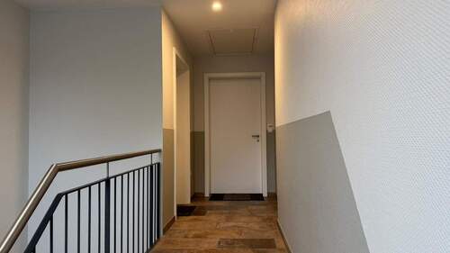 Aufgang zur Wohnung - 3 Zimmer Etagenwohnung zur Miete in Zetel-Collstede