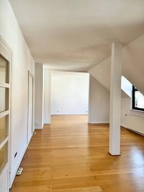 02_Wohn--Esszimmer - DÖHREN - 4,5 - Zimmer auf 2 Ebenen im 3. OG & DG Nähe Fiedelerplatz & Leinemasch