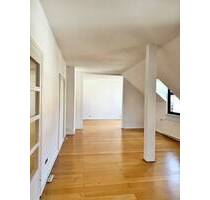 DÖHREN - 4,5 - Zimmer auf 2 Ebenen im 3. OG & DG Nähe Fiedelerplatz & Leinemasch - Hannover