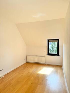 Zimmer2 - Etagenwohnung mit 135,00 m&sup2; in Hannover zur Miete