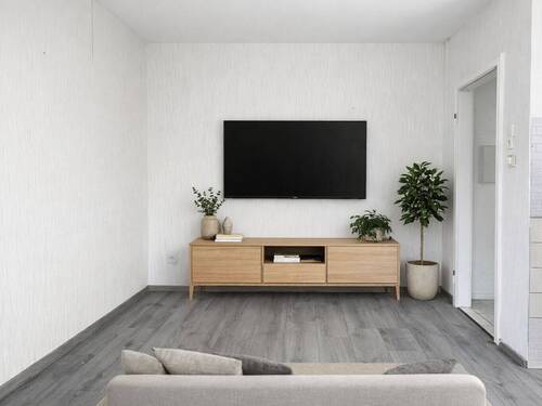 Wohnzimmer (Einrichtung KI) - Etagenwohnung mit 40,80 m&sup2; in Augsburg zum Kaufen