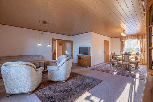 geräumiges Wohn- und Esszimmer - 