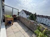 Balkon - Helle 2 Zimmer Dachgeschosswohnung mit Balkon und Tiefgaragenplatz