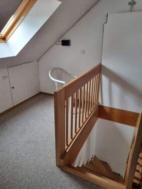 Aufgang zum Studio, kann mit elektrischer Klappe verschlossen werden - 